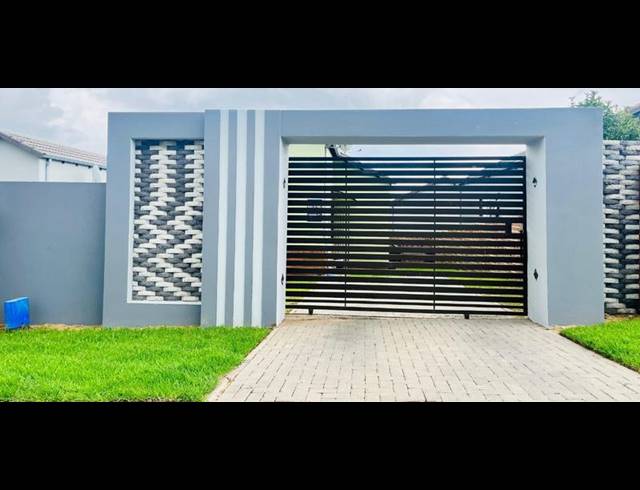 2 BEDROOM HOUSE FOR SALE IN SOUTH HILLS